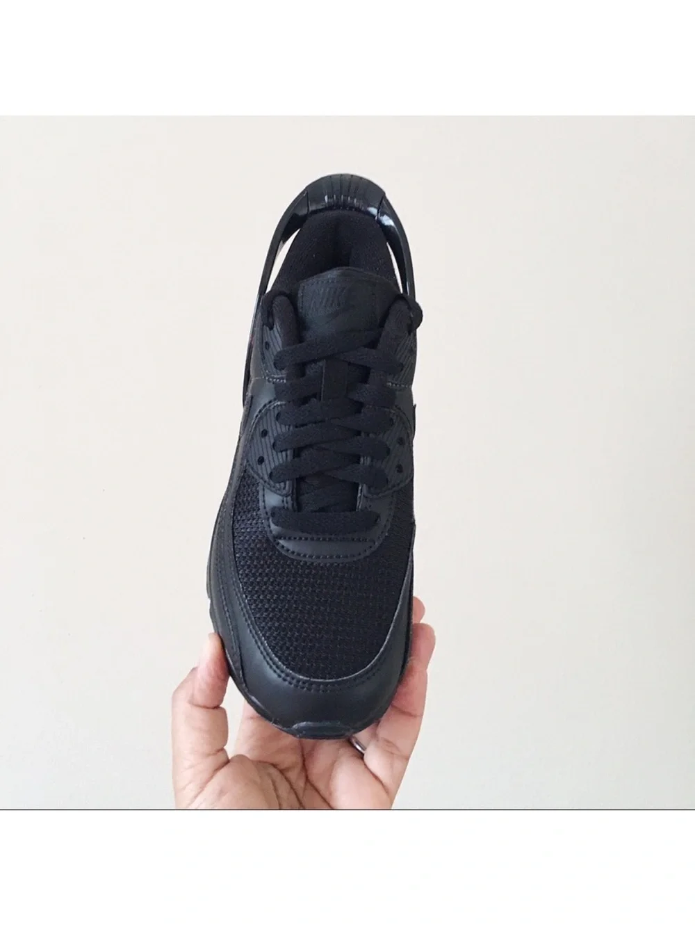 Nike Air Max 90 FlyEase Triple Black Sneakers 5Y / 6.5 Women
